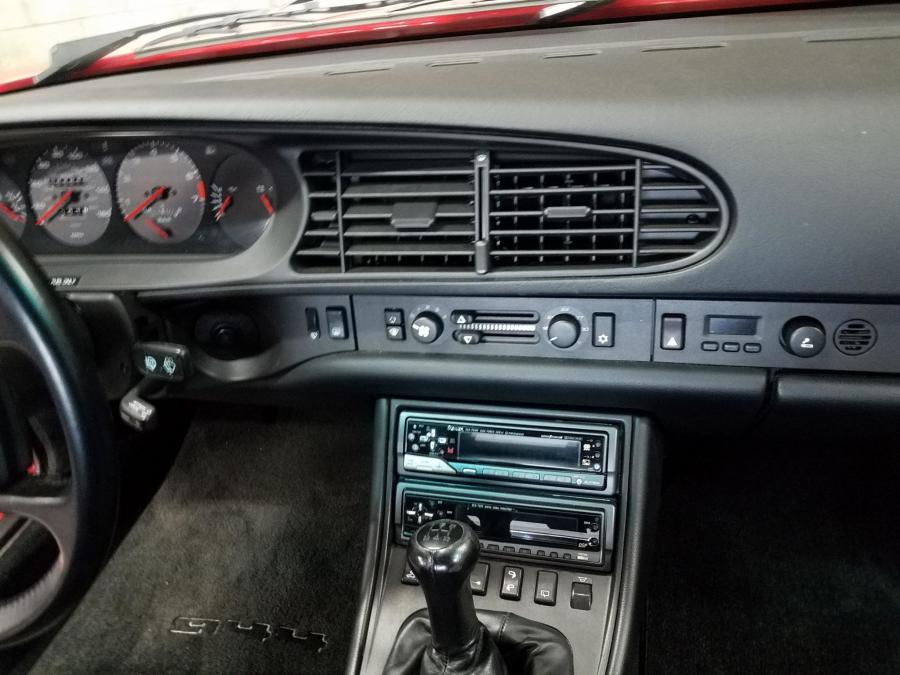 Детали интерьера Porsche 944 Turbo 1986 года  (фото 94 из 149)